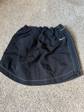 Nike black tennis skirt with white stitching Size M